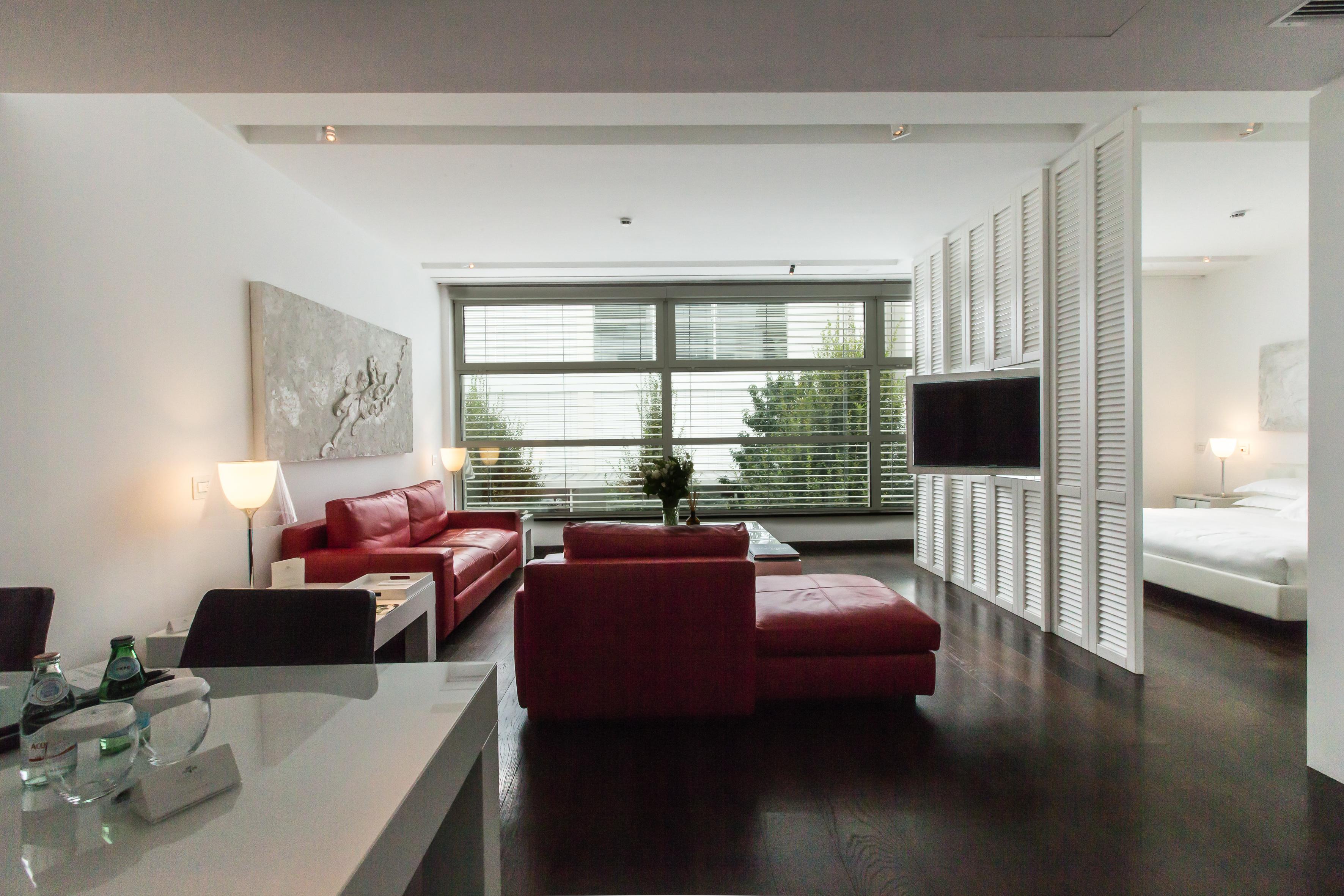 Magna Pars L'Hotel A Parfum, Small Luxury Hotels Of The World Μιλάνο Εξωτερικό φωτογραφία A suite at the Mandarin Oriental, Munich