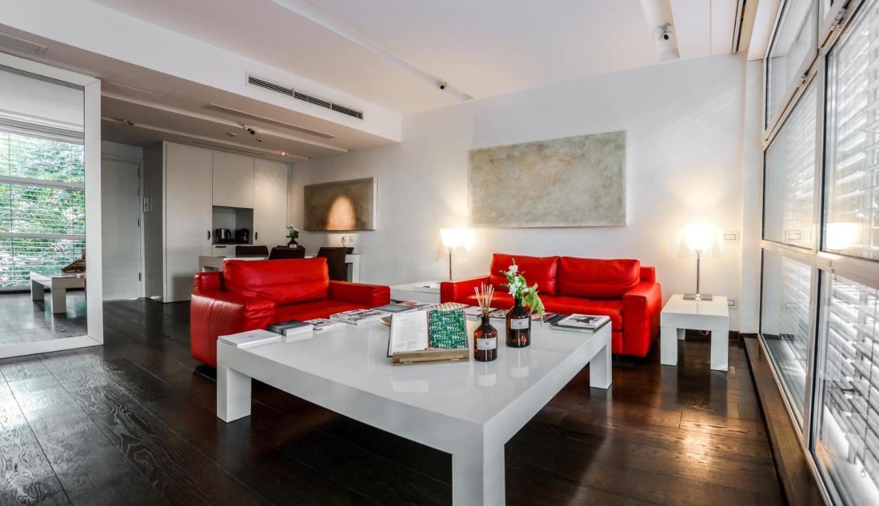 Magna Pars L'Hotel A Parfum, Small Luxury Hotels Of The World Μιλάνο Εξωτερικό φωτογραφία A living room in a serviced apartment in Vienna, Austria