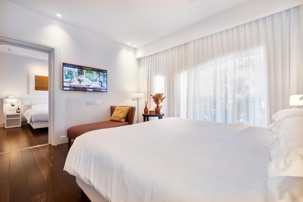 Magna Pars L'Hotel A Parfum, Small Luxury Hotels Of The World Μιλάνο Εξωτερικό φωτογραφία A bedroom at the hotel