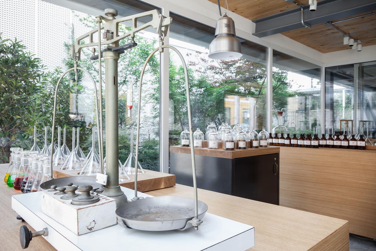 Magna Pars L'Hotel A Parfum, Small Luxury Hotels Of The World Μιλάνο Εξωτερικό φωτογραφία A laboratory at the International Institute of Perfumery, Cosmetics and Aromatics