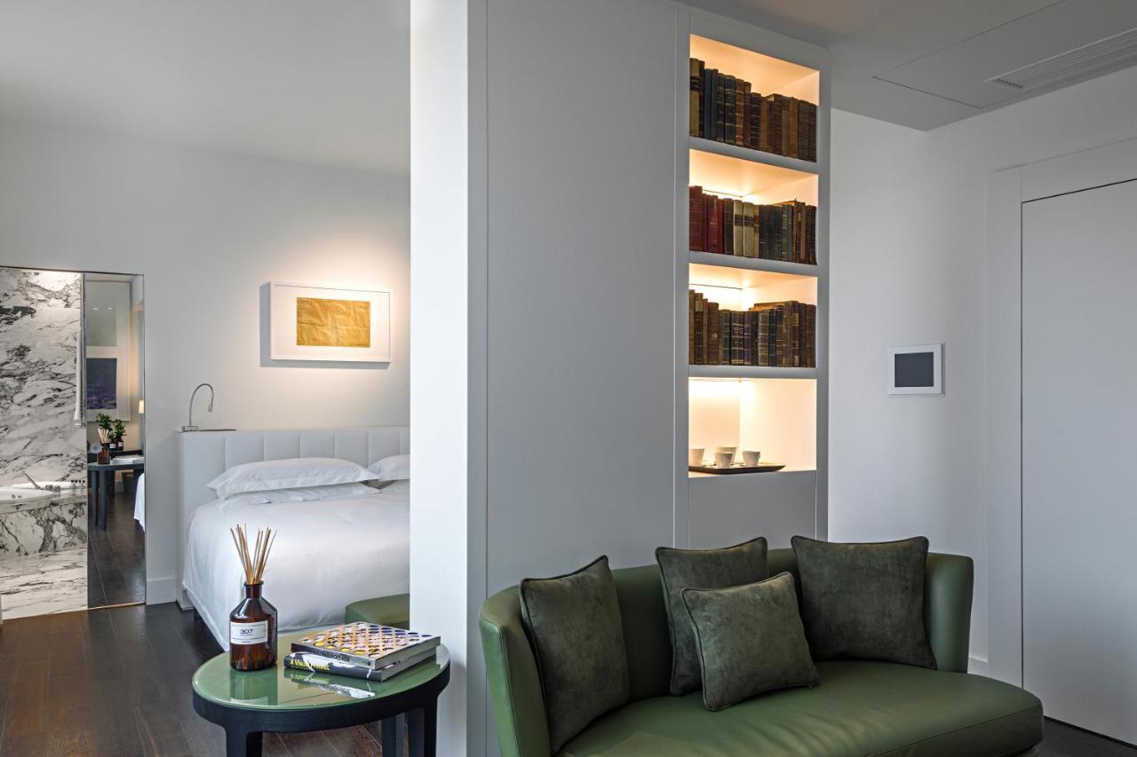 Magna Pars L'Hotel A Parfum, Small Luxury Hotels Of The World Μιλάνο Εξωτερικό φωτογραφία A suite at the Hotel